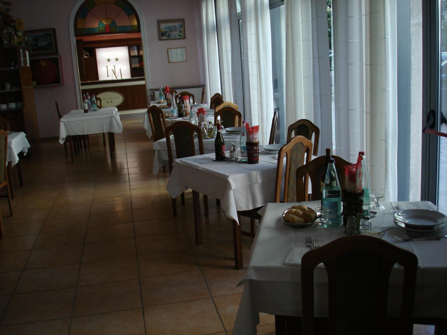 Hotel Mignon 50 Mt Dalla Spiaggia E Dall'Isola Pedonale Alassio Ngoại thất bức ảnh