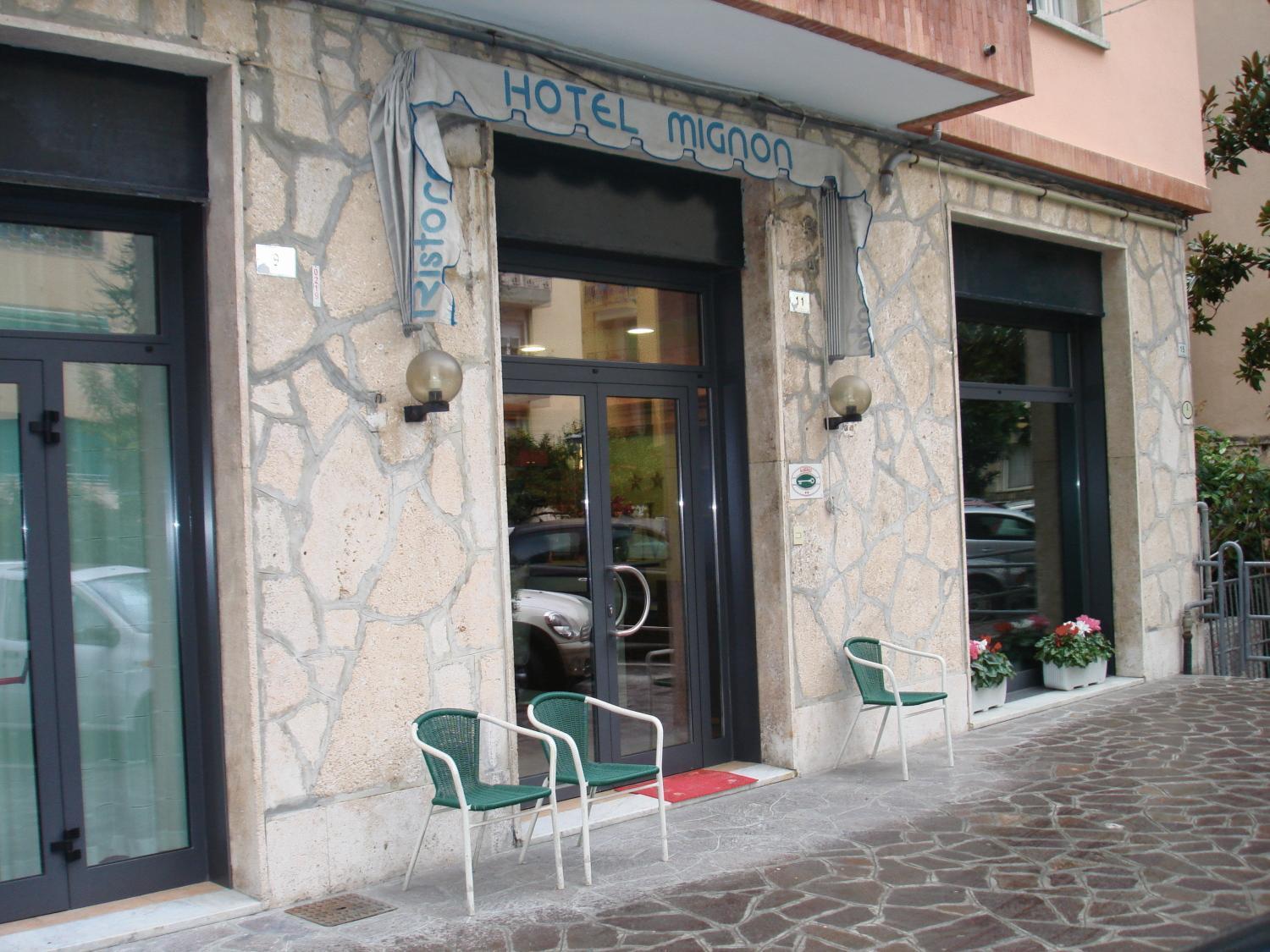 Hotel Mignon 50 Mt Dalla Spiaggia E Dall'Isola Pedonale Alassio Ngoại thất bức ảnh