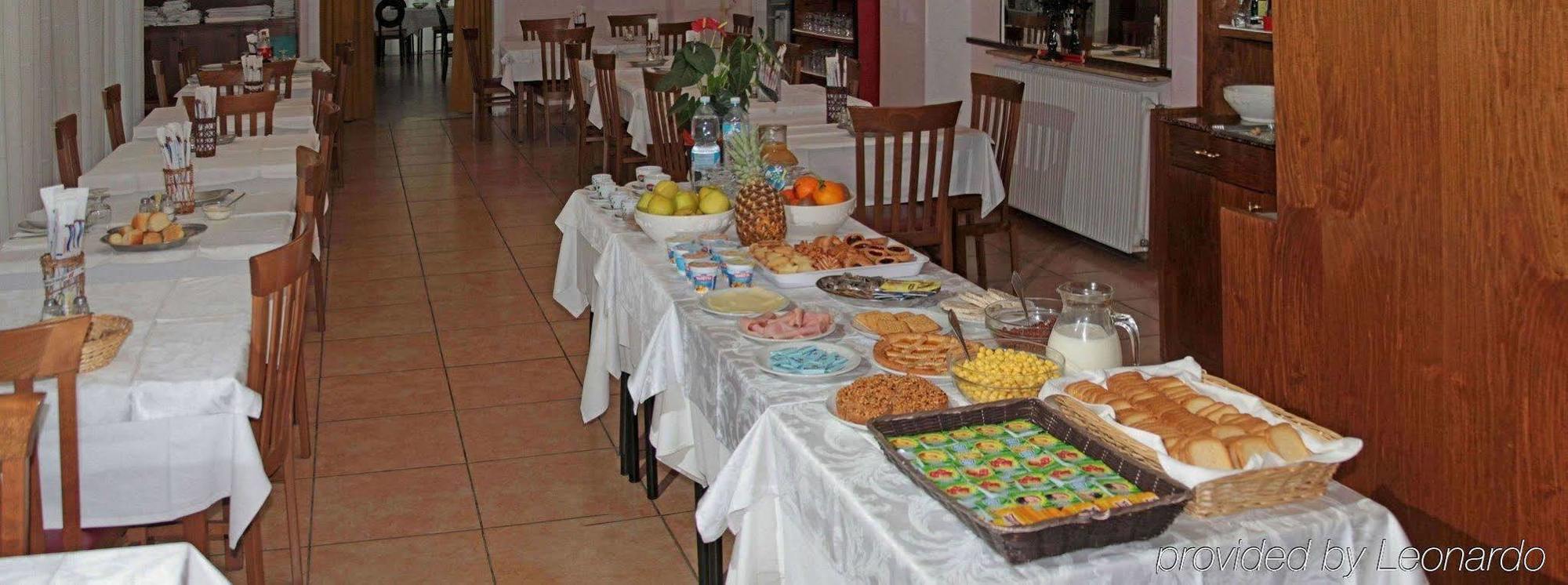 Hotel Mignon 50 Mt Dalla Spiaggia E Dall'Isola Pedonale Alassio Ngoại thất bức ảnh
